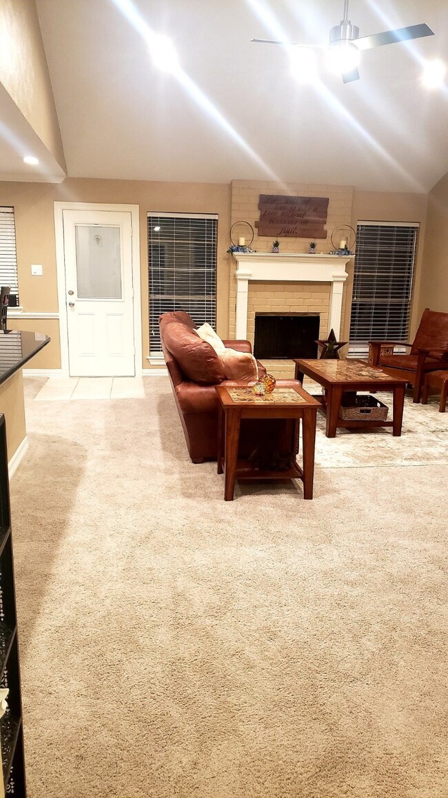 8707 Saratoga Forest Dr, Houston, TX 77088 - photo 4