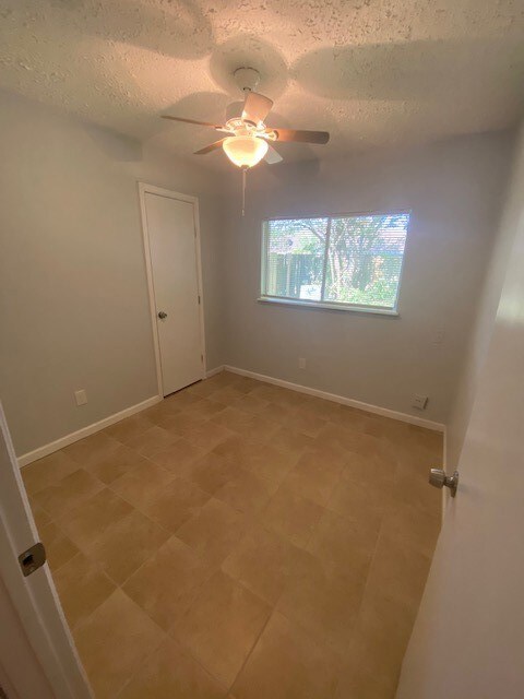 10049 Ridgecoral Dr, Houston, TX 77038 - photo 7