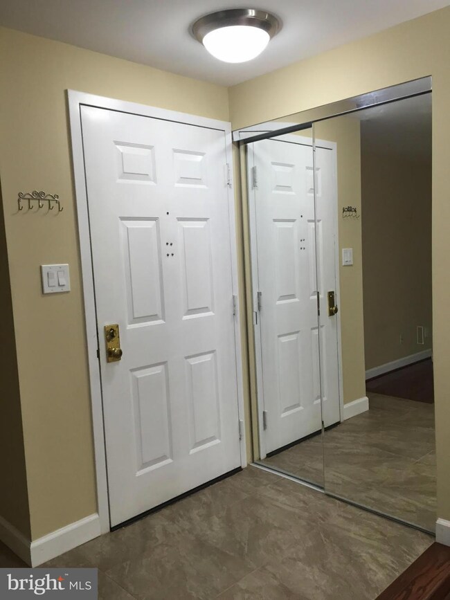 5835 Cove Landing Rd unit 302, Burke, VA 22015 - photo 2