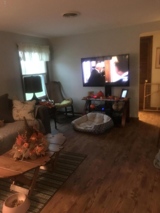 706 Amity St SE, Lowell, MI 49331 - photo 4