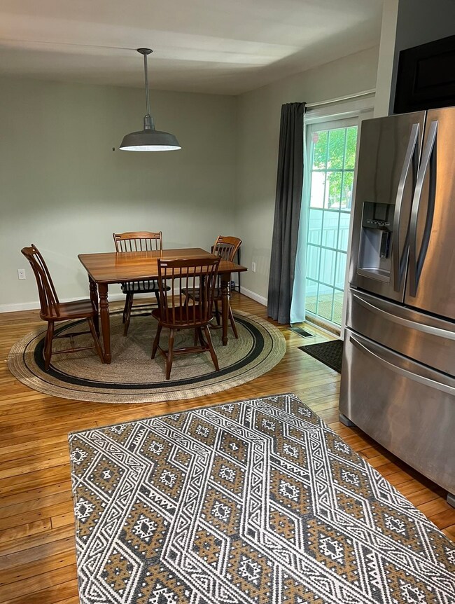 16 Hall Place unit 4, Exeter, NH 03833 - photo 3