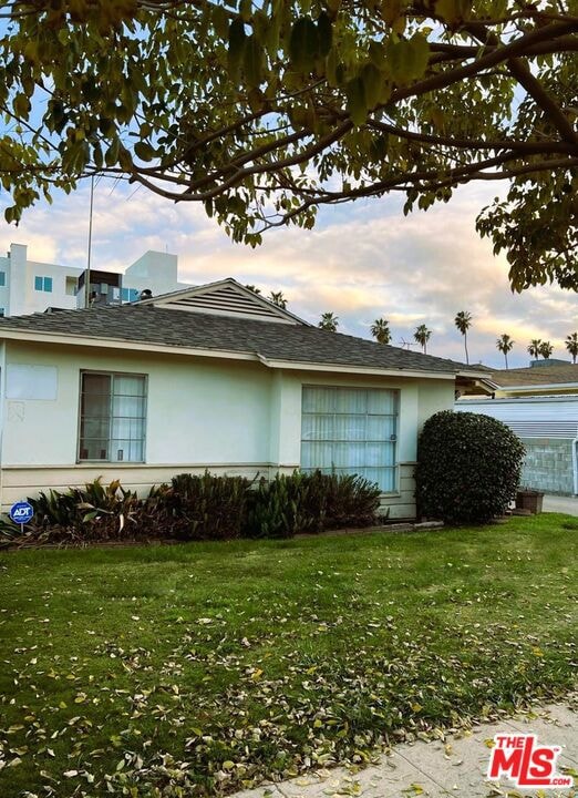 14810 Sylvan St, Van Nuys, CA 91411 - photo 2