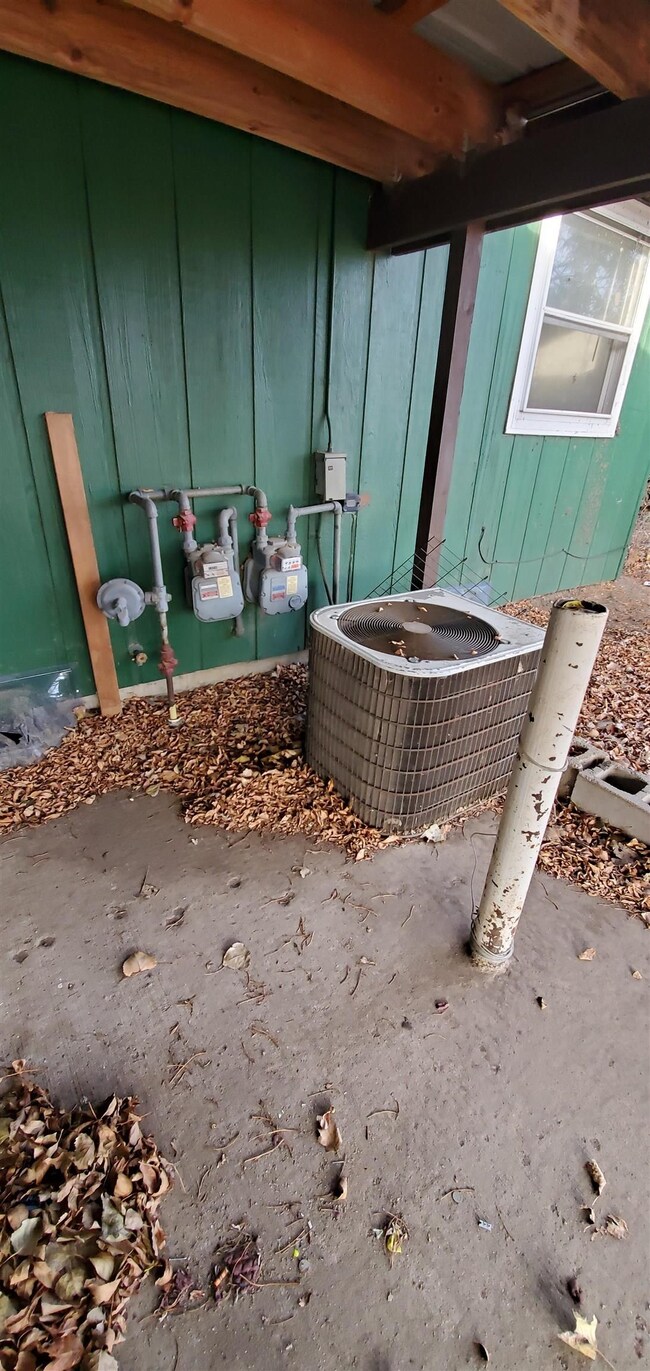 2000 8th St NW unit 2002 8TH ST NW, Minot, ND 58703 - photo 2