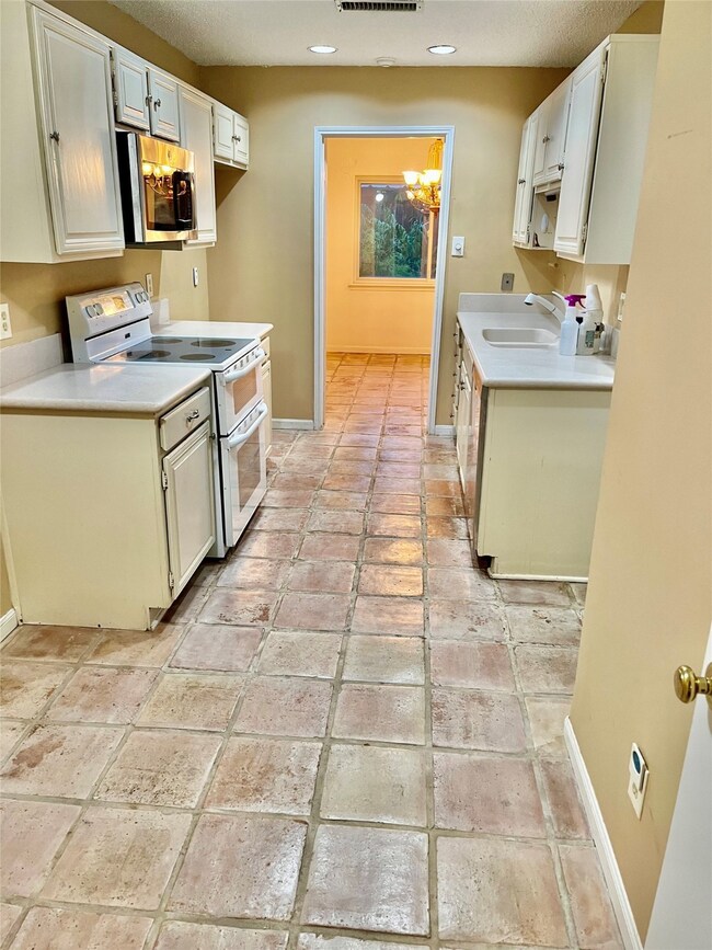 14302 Misty Meadow Ln, Houston, TX 77079 - photo 3