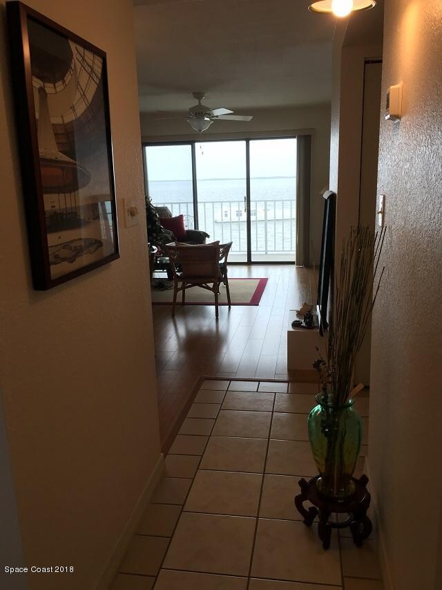6900 foyer entrance