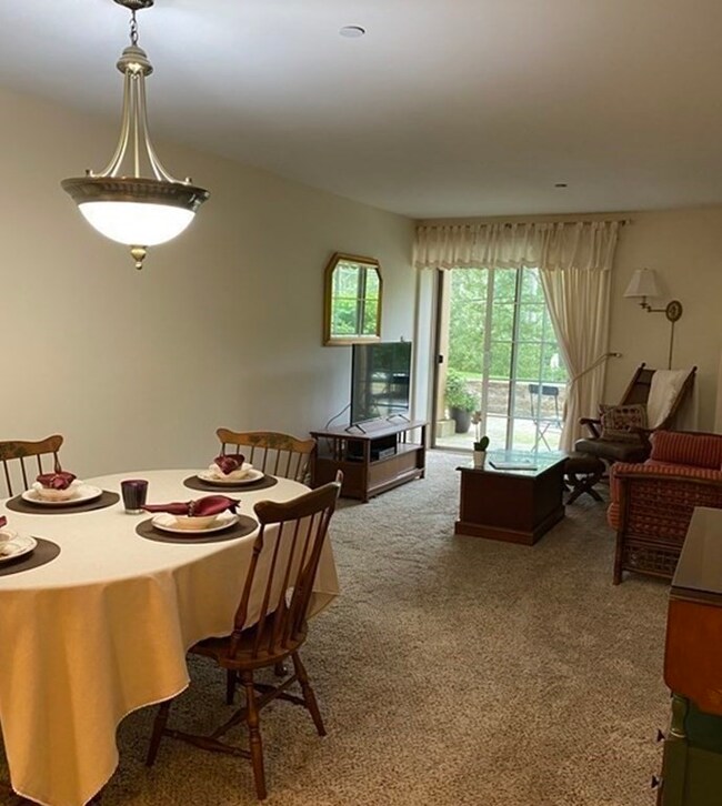 12 Russell Rd unit 105, Wellesley, MA 02482 - photo 4