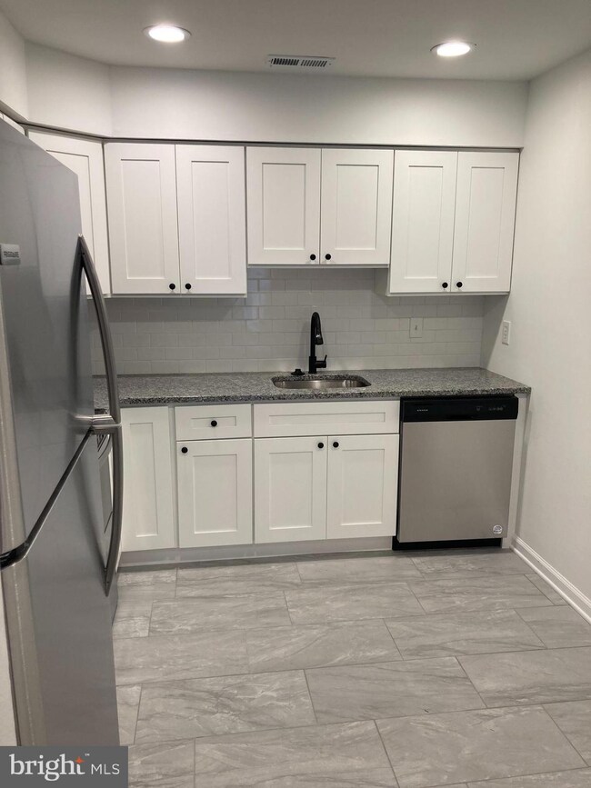 101 Pamela Ct unit 605, Levittown, PA 19057 - photo 2