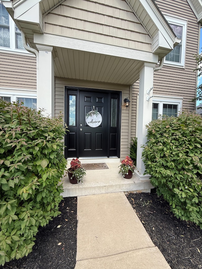 445 E Becker Place, Sycamore, IL 60178 - photo 2