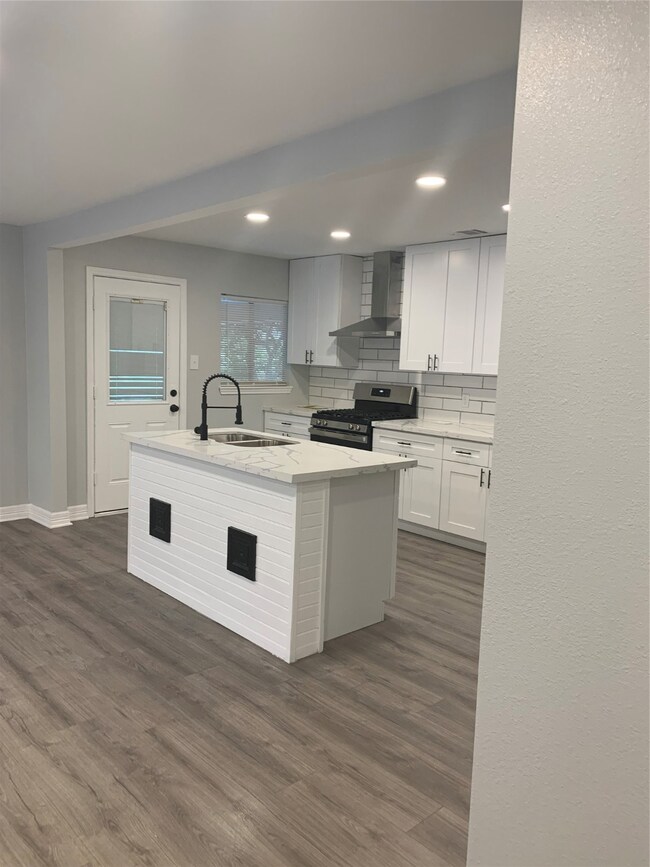 4311 Busiek St, Houston, TX 77022 - photo 2