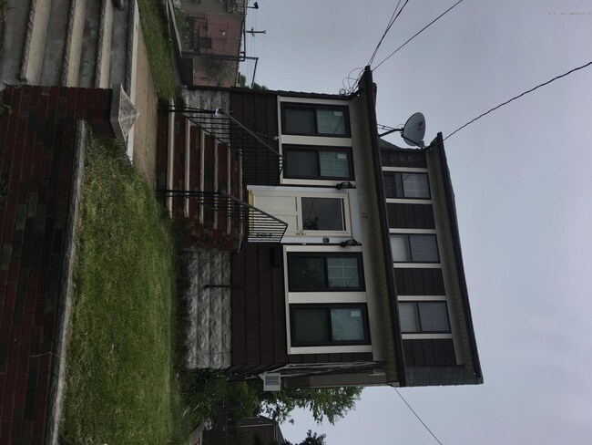 17 Wheeler Ave, Staten Island, NY 10314 - photo 2