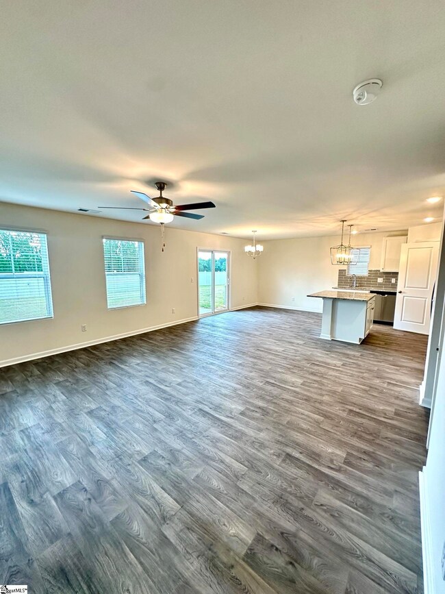 6039 Willutuck Dr, Boiling Springs, SC 29316 - photo 3