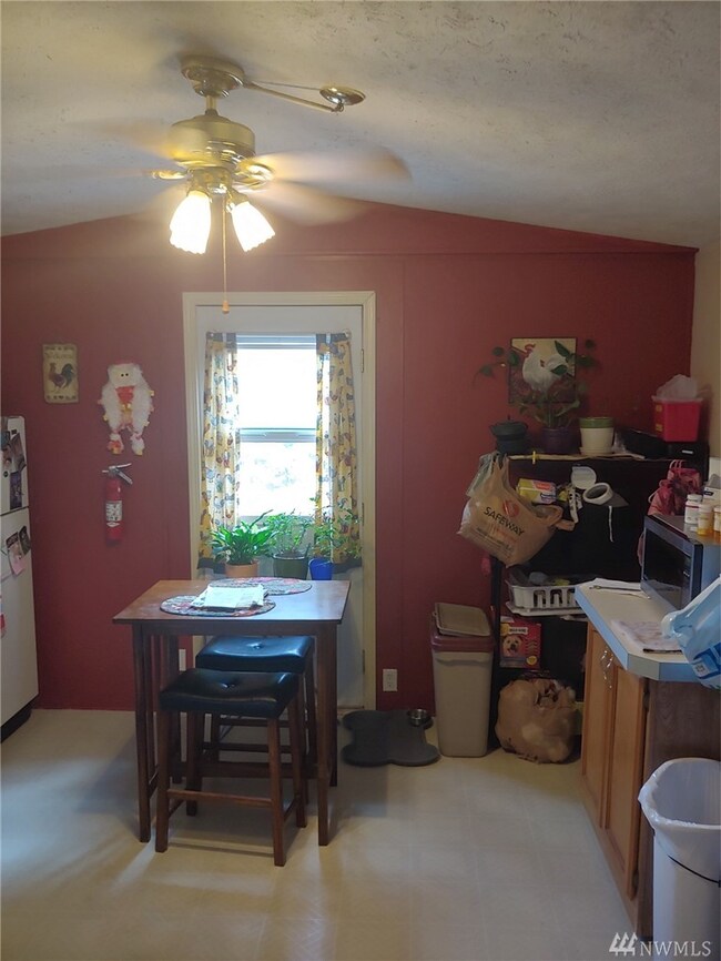 8447 Pepperidge Ln SE, Yelm, WA 98597 - photo 6