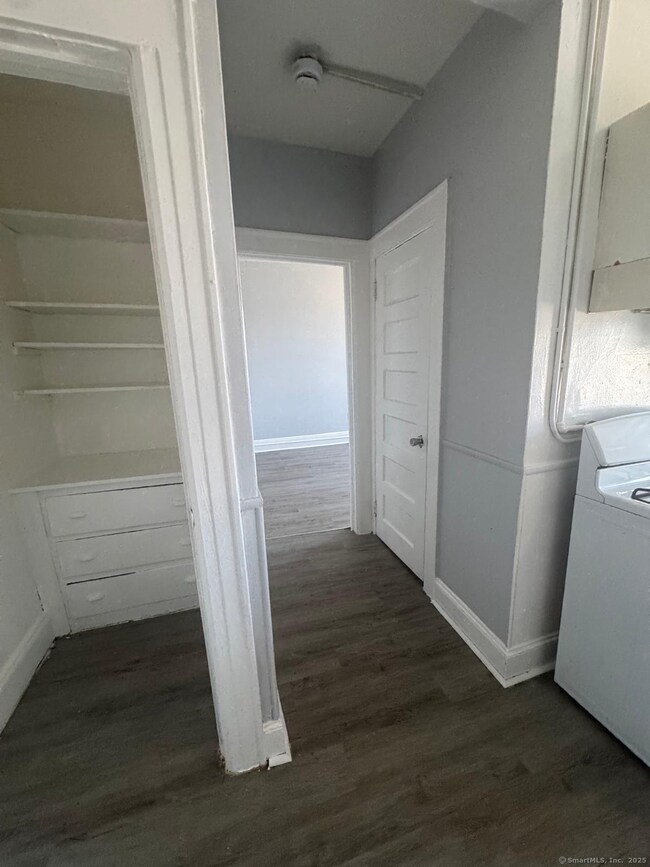 159 Charles St unit 11, Bridgeport, CT 06606 - photo 2
