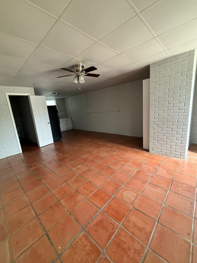 1627 Farm To Market Road 351 unit 15, Beeville, TX 78102 - photo 7