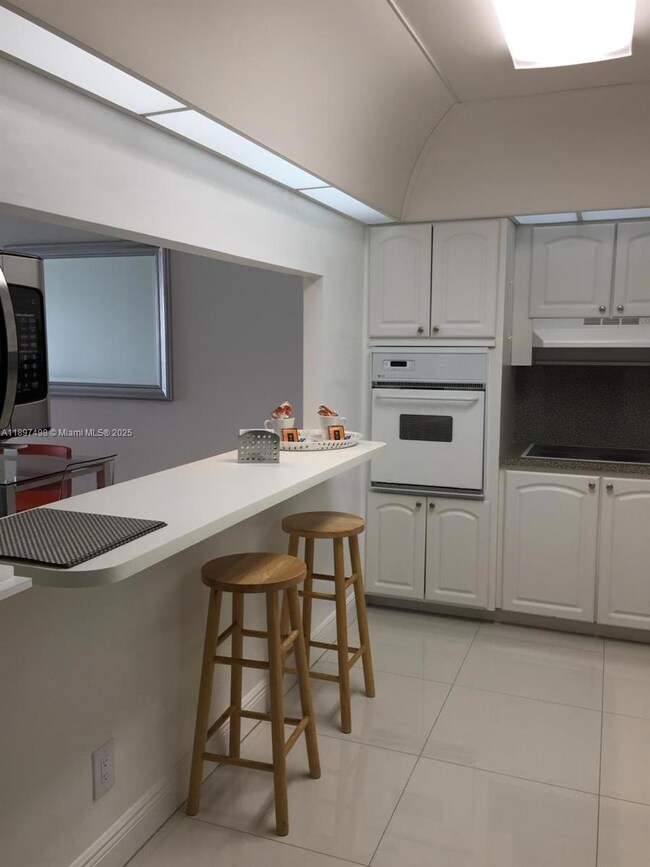 Ocean Reserve Sunny Condominium unit 1122, Sunny Isles Beach, FL 33160 - photo 7