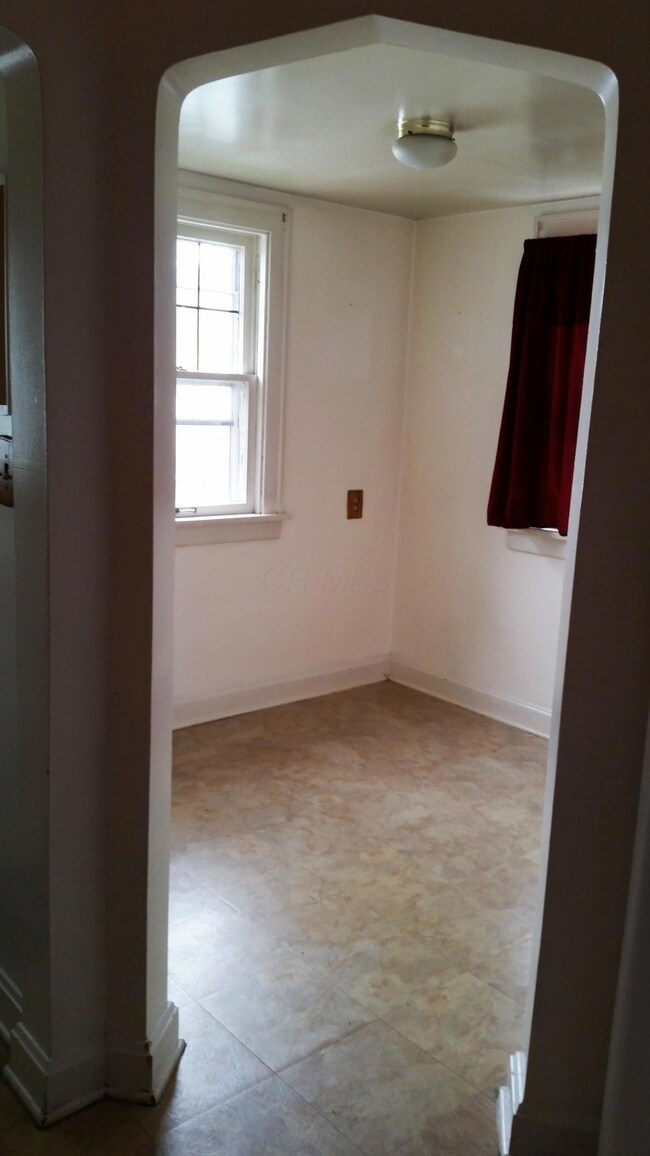 3040 Crescent Dr, Columbus, OH 43204 - photo 7