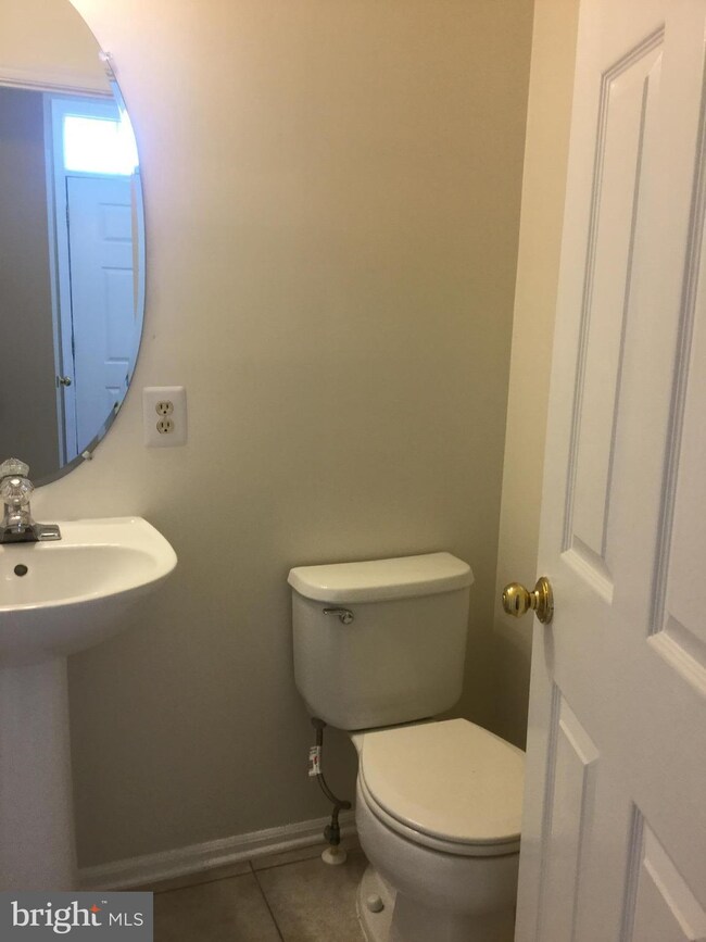 2512 Short Putt Ct, Crofton, MD 21114 - photo 2