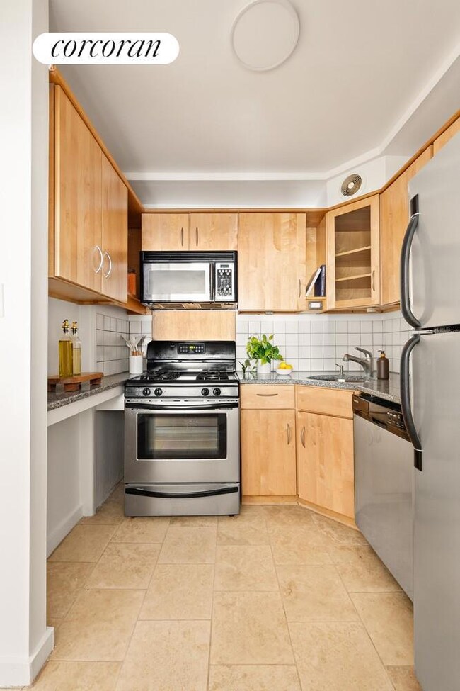 337 E 50th St unit 5-E, New York, NY 10022 - photo 3