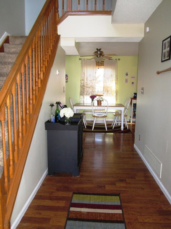 3 ENTRY TOWARDS KITCHEN,DINING AREA
