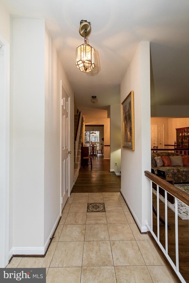 11510 Pine Cone Ct, Reston, VA 20191 - photo 2