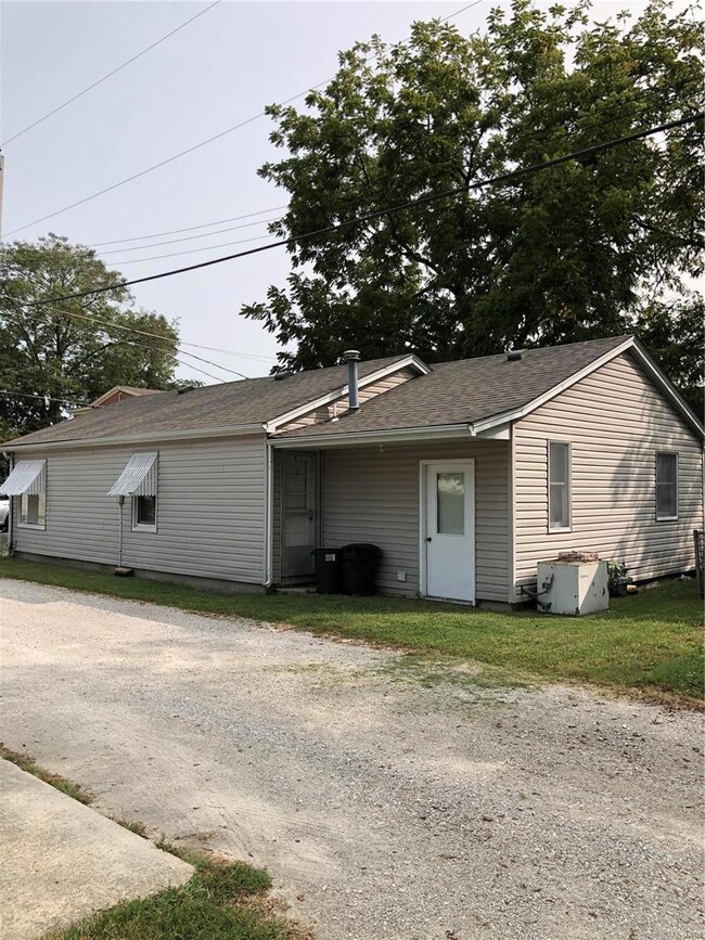 105 W High St, Freeburg, IL 62243 - photo 5