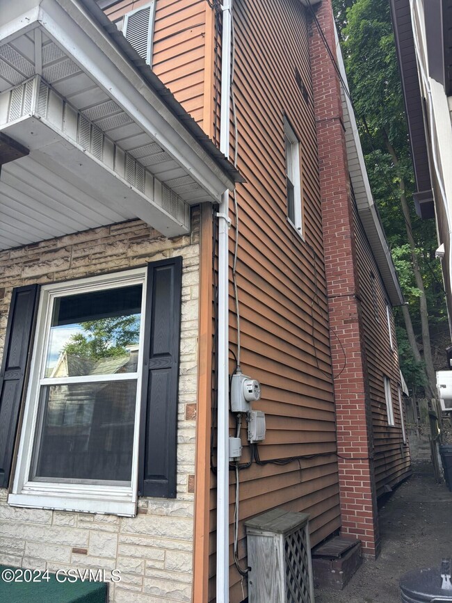 626 N 2nd St, Shamokin, PA 17872 - photo 3