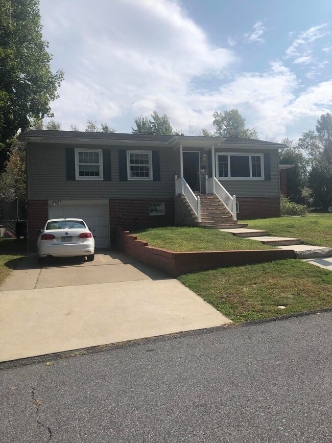 406 3rd St, Taylor, PA 18517 - photo 2