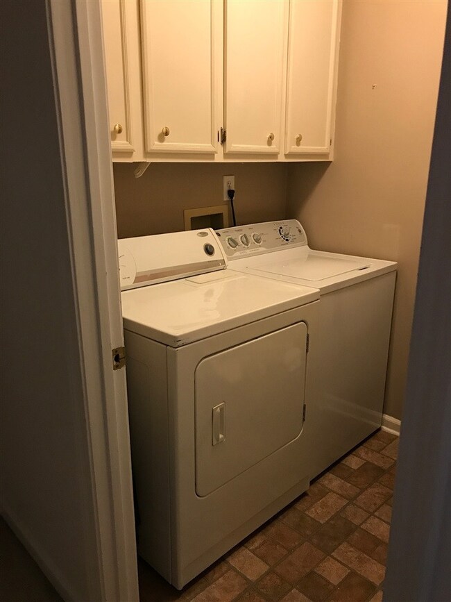 2467 River Oaks Blvd unit A, Jackson, MS 39211 - photo 7