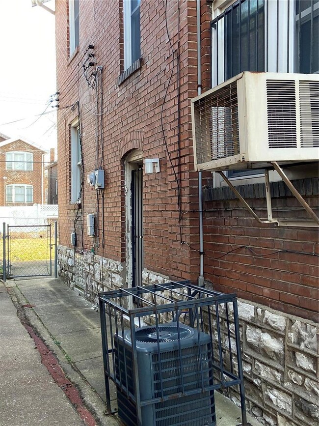 4879 Farlin Ave, Saint Louis, MO 63115 - photo 3