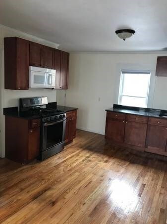 32 Swift St, Lowell, MA 01852 - photo 3
