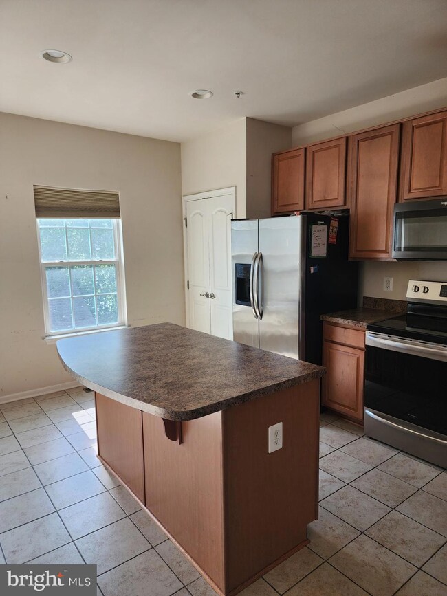 11845 Saint Linus Dr, Waldorf, MD 20602 - photo 4