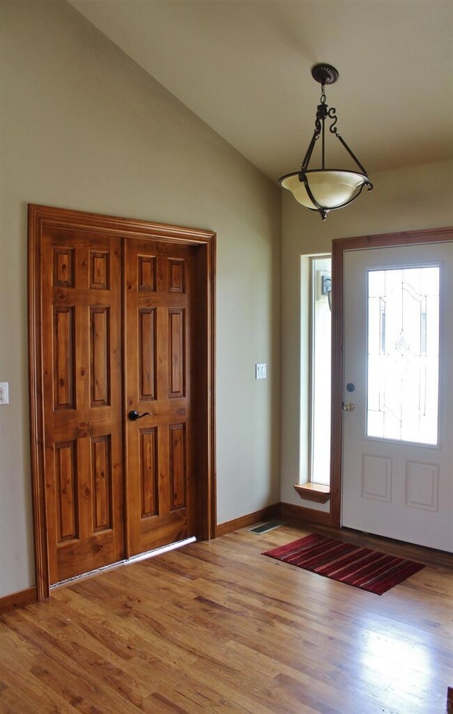 1020 NE Bennington Way, Bend, OR 97701 - photo 4