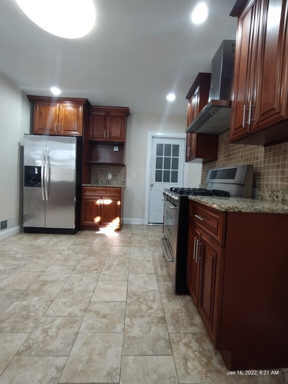 62 Washington St unit 62, Wellesley Hills, MA 02481 - photo 2