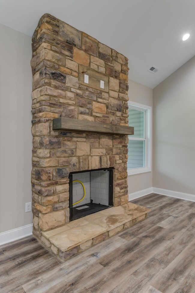 210 Moss Dr, McMinnville, TN 37110 - photo 7