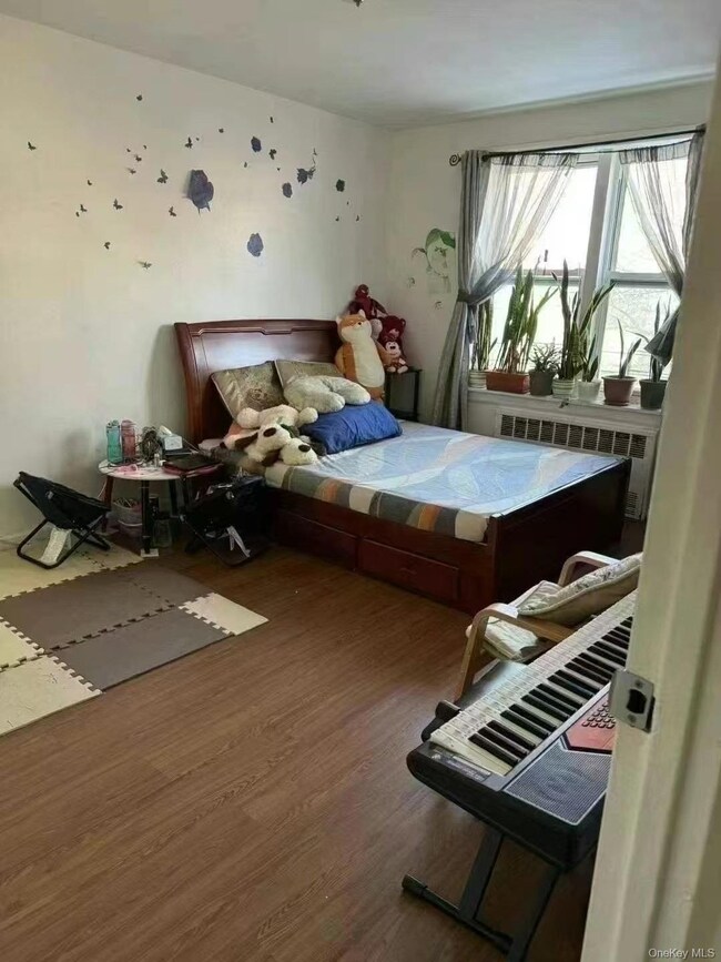 4240 Bowne St unit 2J, Flushing, NY 11355 - photo 5