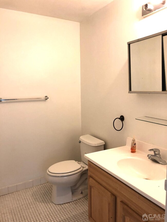 B Powderhorn Ct, Woodbridge Proper, NJ 07095 - photo 5