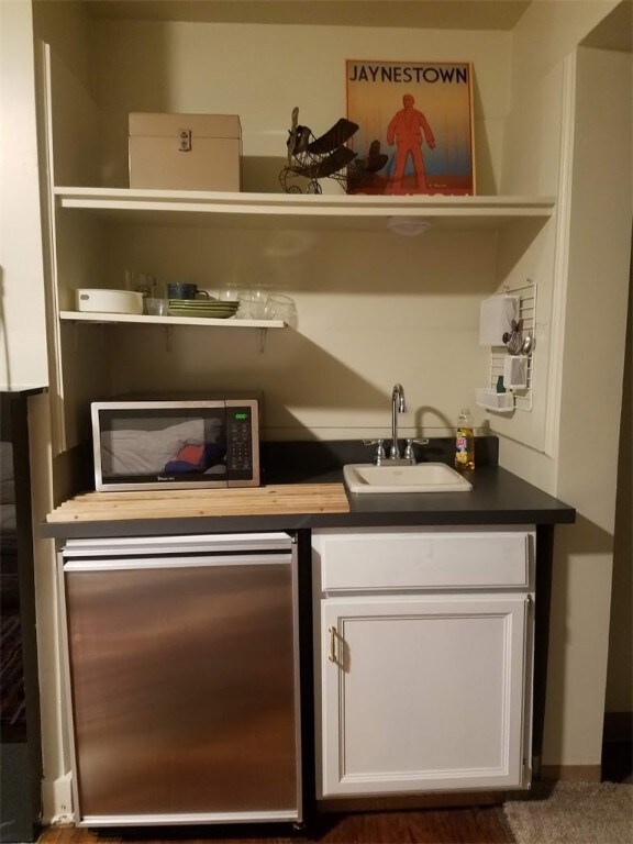 Room 101 Wet bar with sub zero under counter fridg