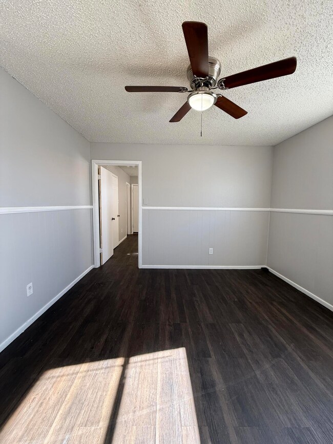 922 44th St unit A, Lubbock, TX 79412 - photo 5