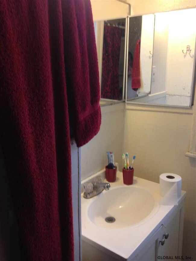 470 Hamilton St, Albany, NY 12203 - photo 7