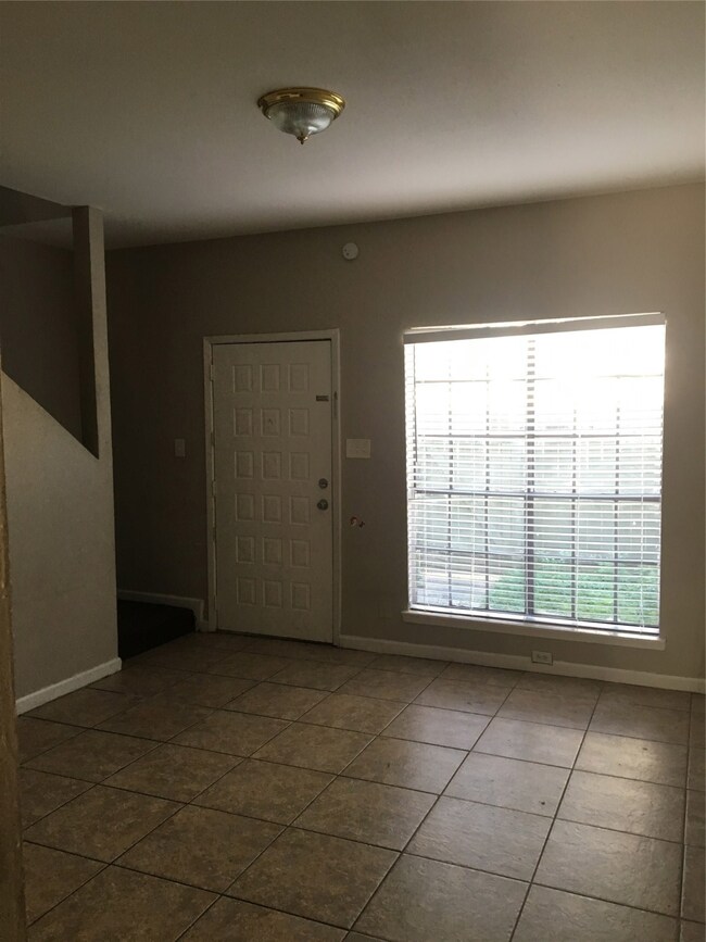 8714 Village of Fondren Dr unit 8714, Houston, TX 77071 - photo 5