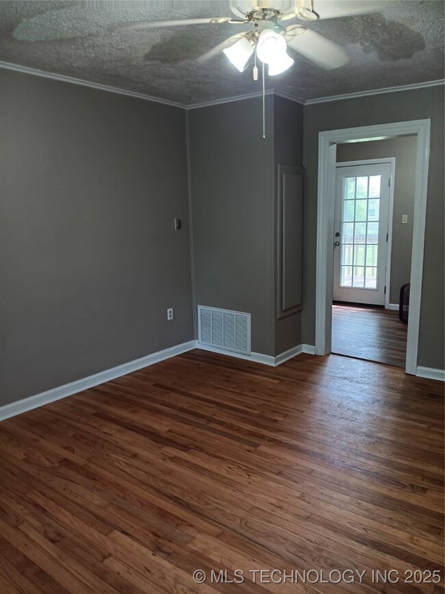 319 N Coo Y Yah St, Pryor, OK 74361 - photo 5