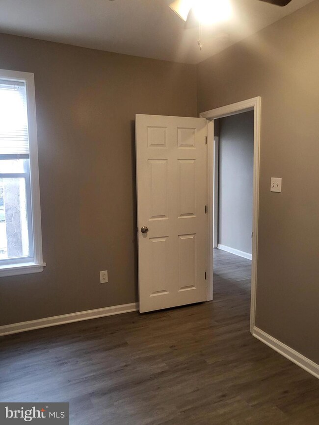 914 Vine St, Camden, NJ 08102 - photo 5