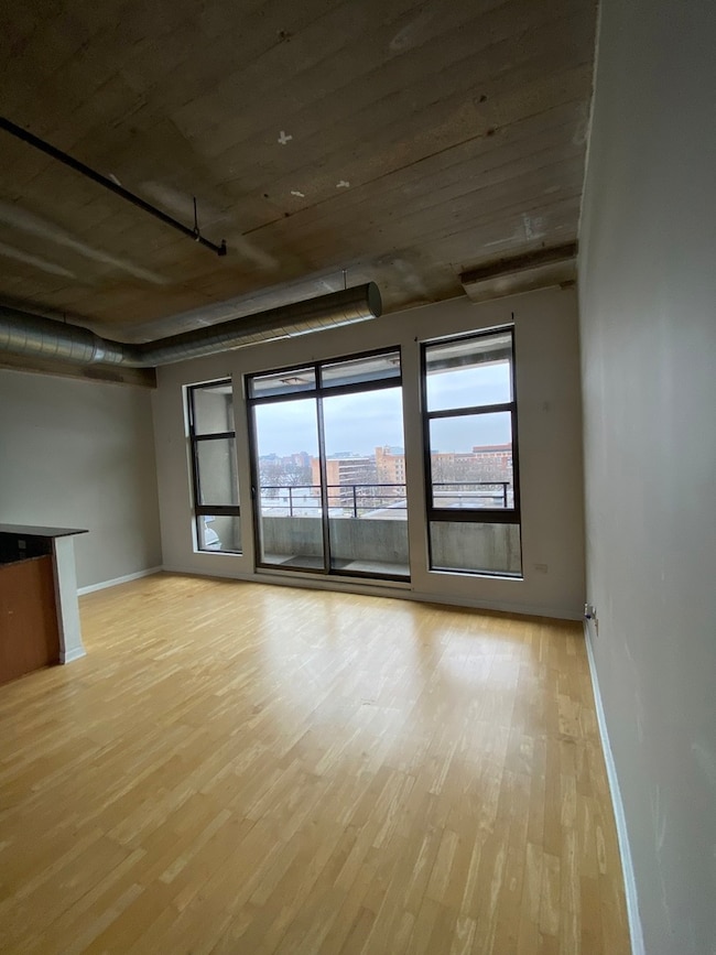 University Station unit 611, Chicago, IL 60608 - photo 3