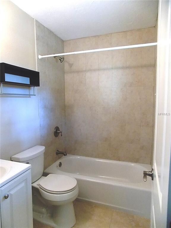 Full bath off of bedroom