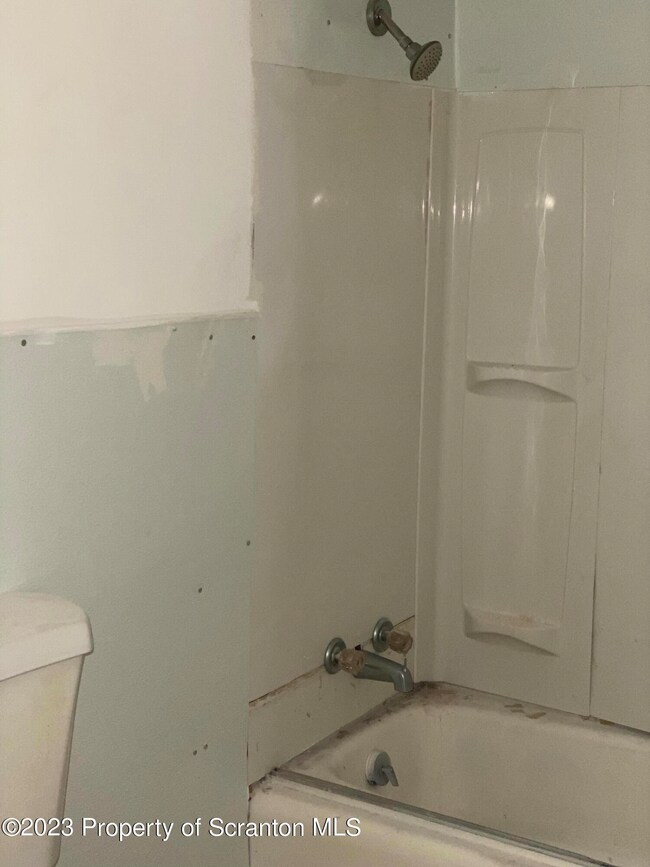 808 Apt C Main St, Dickson City, PA 18519 - photo 5