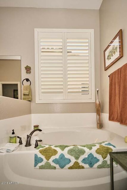 Inca Master Bath-Tub
