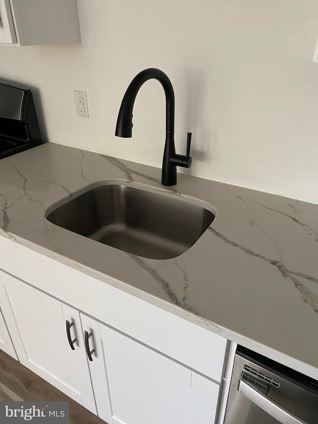 275 Green St unit 4P7, Beverly, NJ 08010 - photo 6