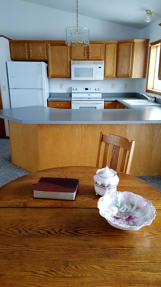 Kitchen (UL) 12'3x8'1