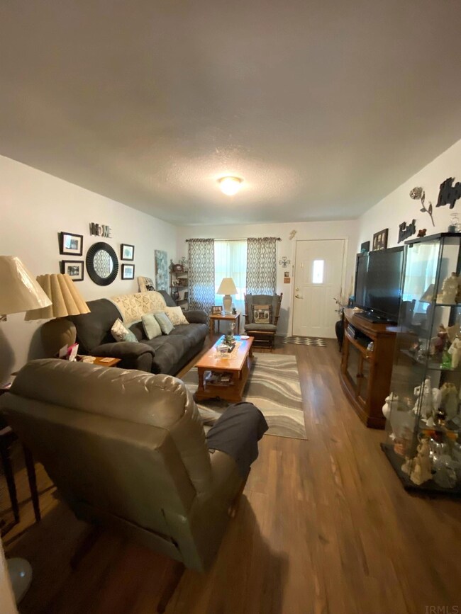 546 10th St NW, Linton, IN 47441 - photo 5