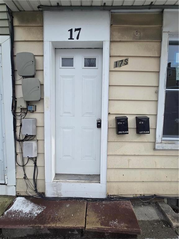 17 S Walnut St unit 1st Floor, Lansford, PA 18232 - photo 2